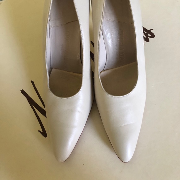 Giorgio Armani Pumps - Picture 1 of 6